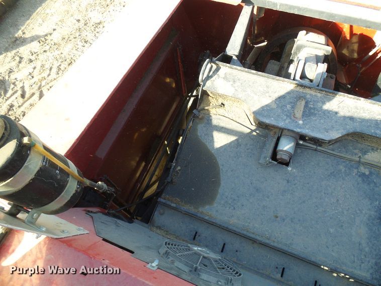 image for item DC2933 1998 New Holland 590  large square baler