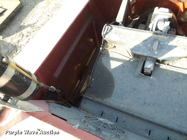 image for item DC2933 1998 New Holland 590  large square baler