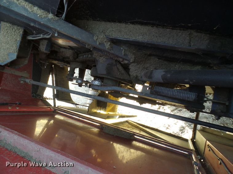 image for item DC2933 1998 New Holland 590  large square baler