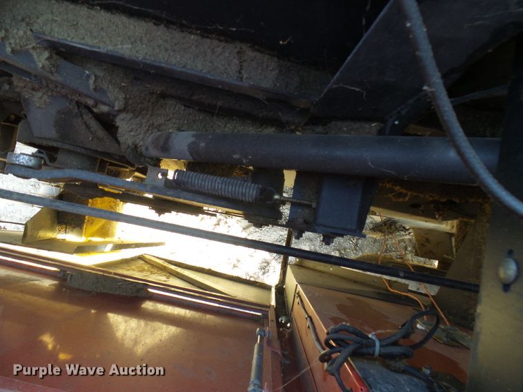 image for item DC2933 1998 New Holland 590  large square baler