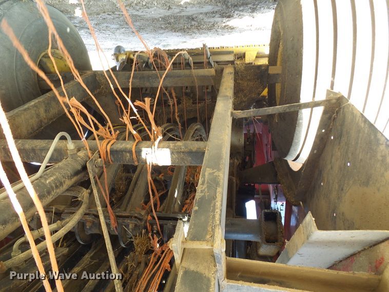 image for item DC2933 1998 New Holland 590  large square baler