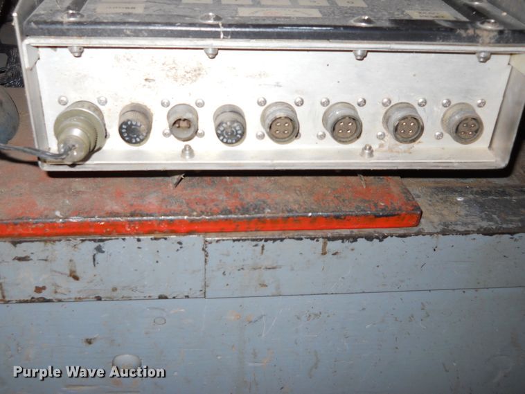 image for item DE4551 Priefert livestock squeeze chute and scales