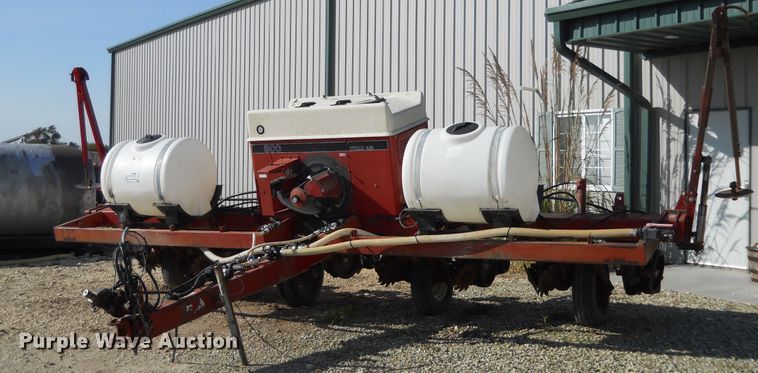 image for item DF4514 1991 Case IH 900 Cyclo Air planter