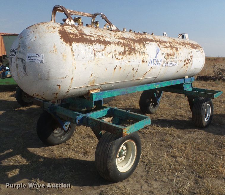 image for item DG8363 1965 anhydrous ammonia tank