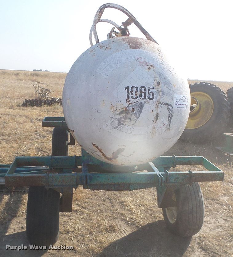 image for item DG8363 1965 anhydrous ammonia tank