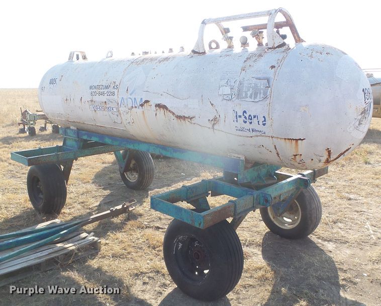 image for item DG8363 1965 anhydrous ammonia tank