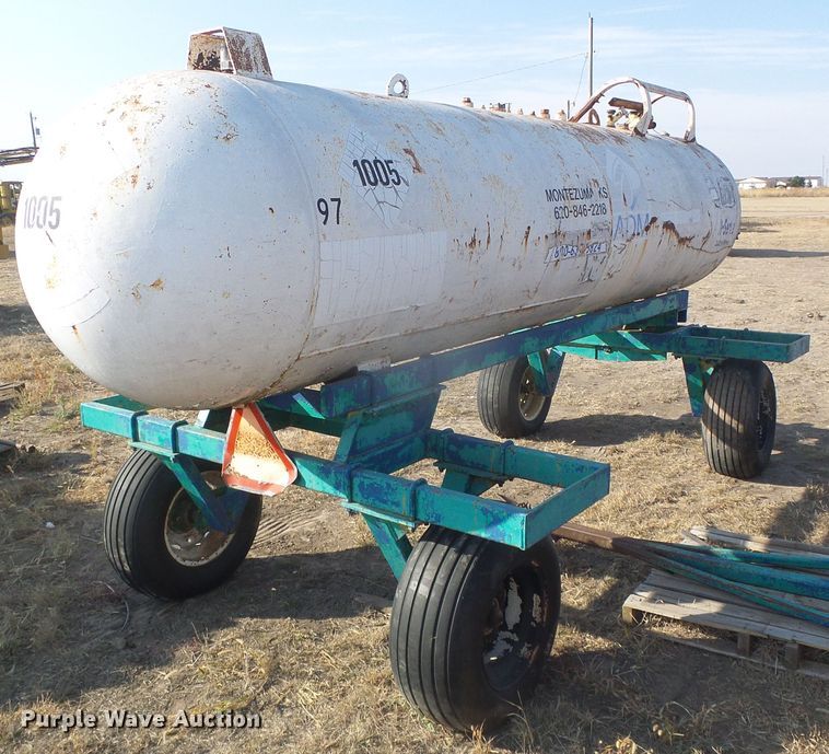 image for item DG8363 1965 anhydrous ammonia tank