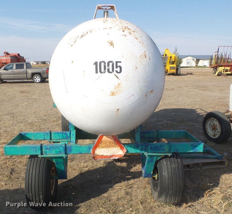 image for item DG8363 1965 anhydrous ammonia tank