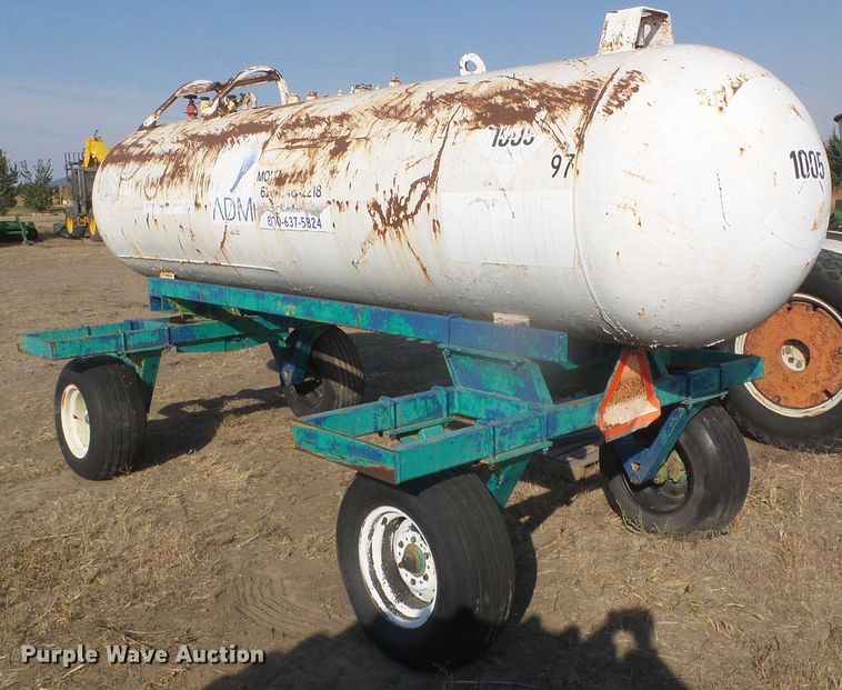 image for item DG8363 1965 anhydrous ammonia tank