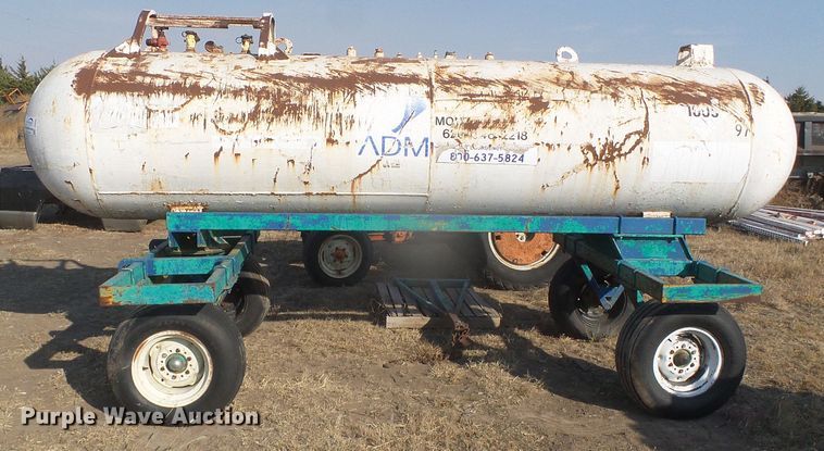 image for item DG8363 1965 anhydrous ammonia tank