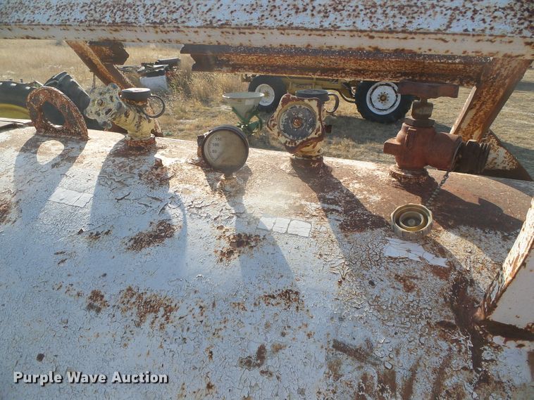 image for item DG8363 1965 anhydrous ammonia tank