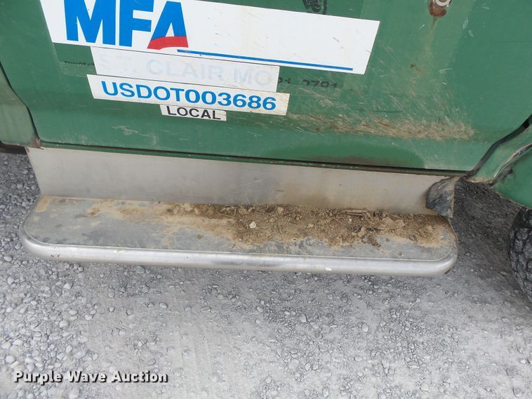 image for item DH3949 1993 Ford F350 applicator truck