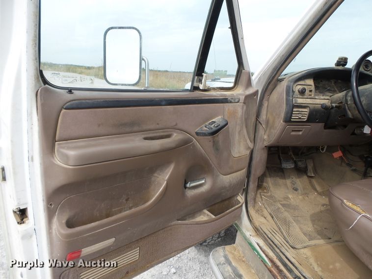 image for item DH3949 1993 Ford F350 applicator truck