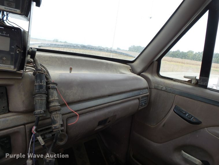 image for item DH3949 1993 Ford F350 applicator truck