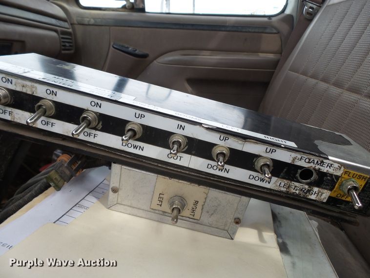 image for item DH3949 1993 Ford F350 applicator truck