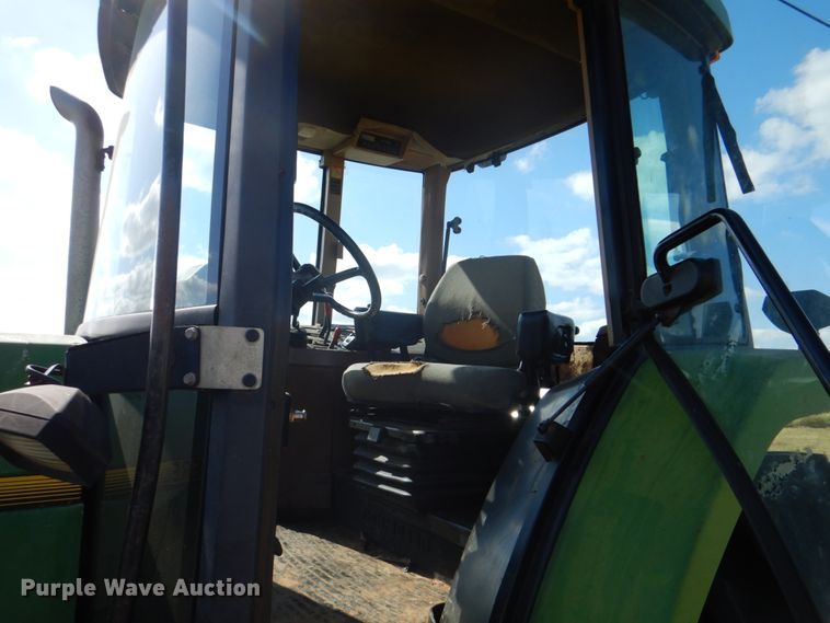 image for item DH5389 1993 John Deere 7800  tractor