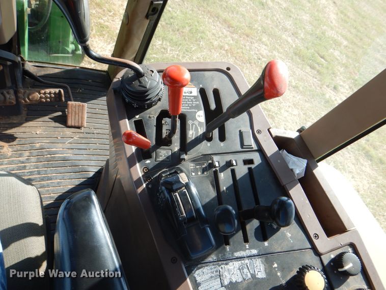 image for item DH5389 1993 John Deere 7800  tractor