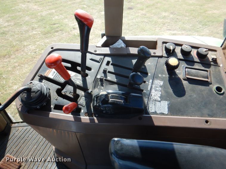 image for item DH5389 1993 John Deere 7800  tractor