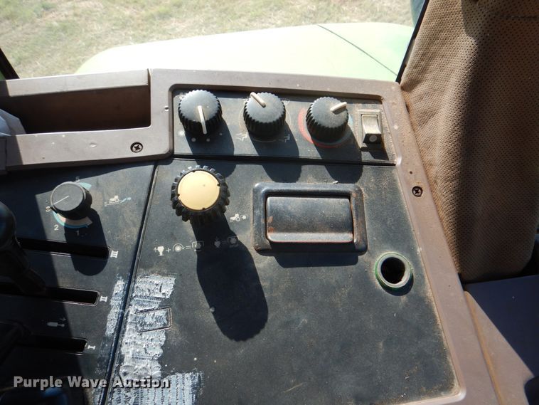 image for item DH5389 1993 John Deere 7800  tractor