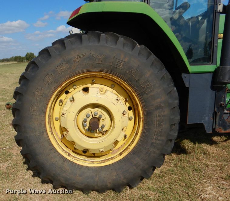 image for item DH5389 1993 John Deere 7800  tractor