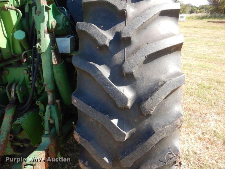 image for item DH5389 1993 John Deere 7800  tractor