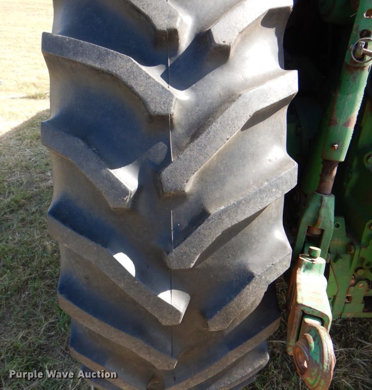 image for item DH5389 1993 John Deere 7800  tractor