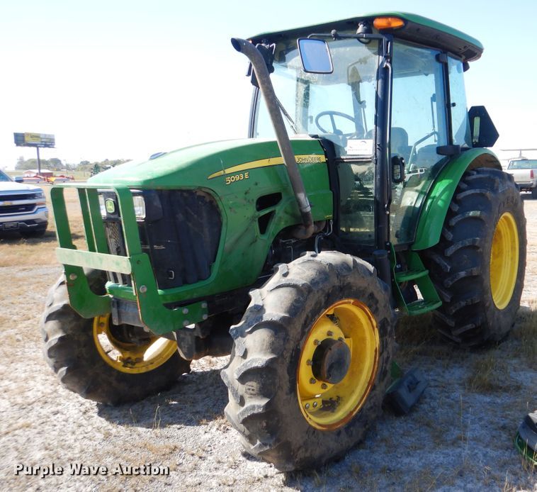 image for item DI0477 2011 John Deere 5093E  MFWD tractor