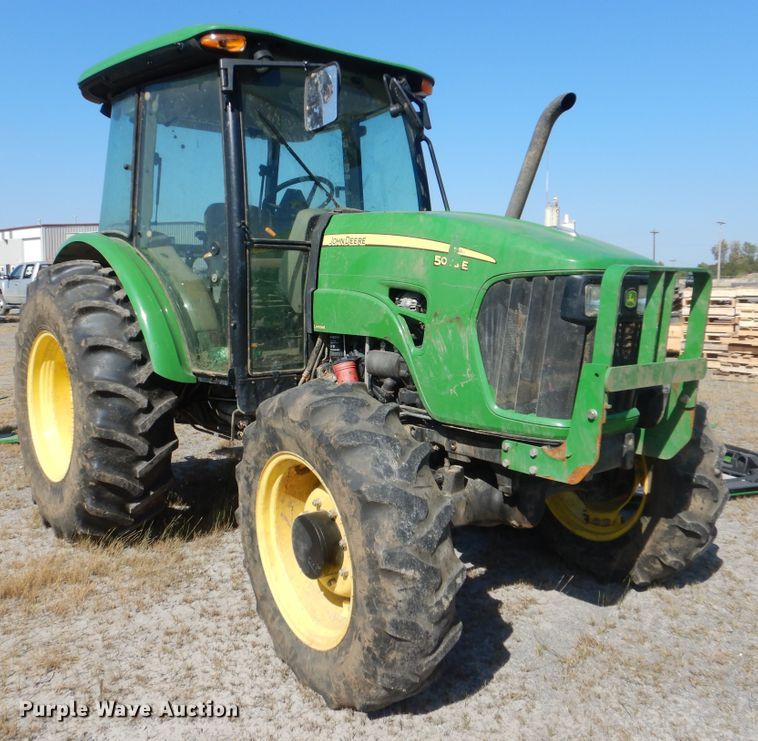 image for item DI0477 2011 John Deere 5093E  MFWD tractor