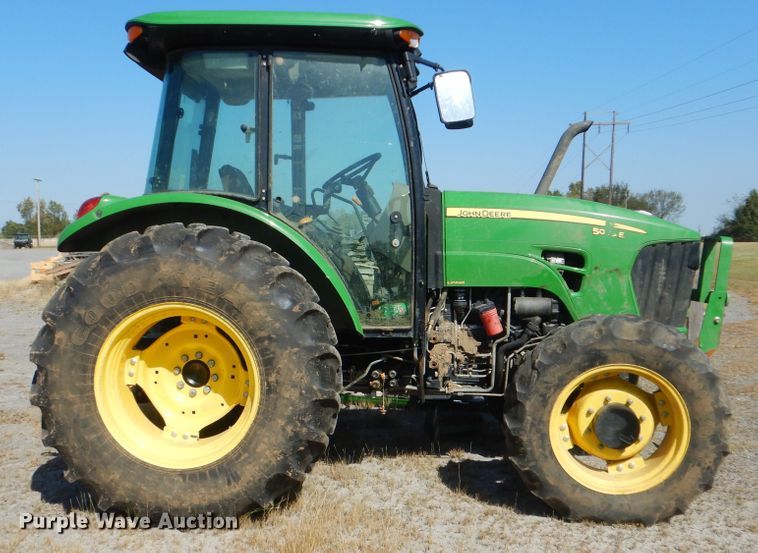 image for item DI0477 2011 John Deere 5093E  MFWD tractor