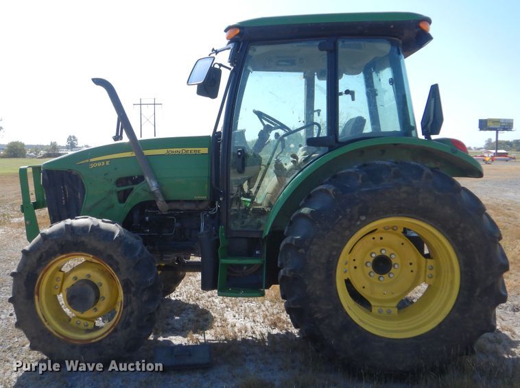 image for item DI0477 2011 John Deere 5093E  MFWD tractor