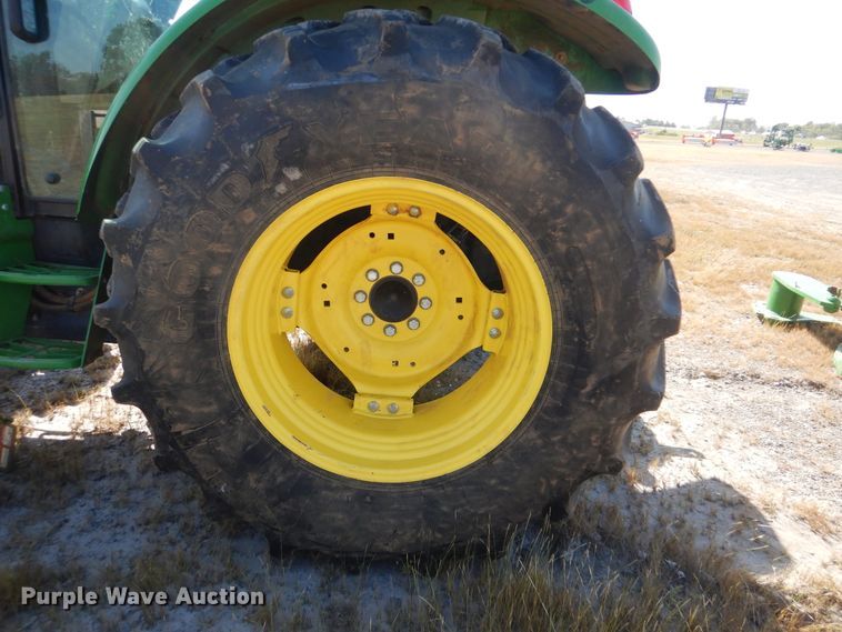 image for item DI0477 2011 John Deere 5093E  MFWD tractor