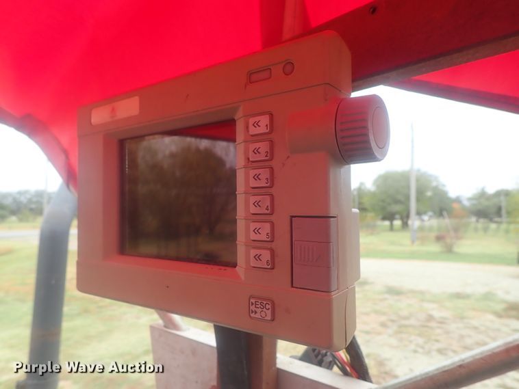 image for item DI7281 2007 Massey-Ferguson 2050  large square baler