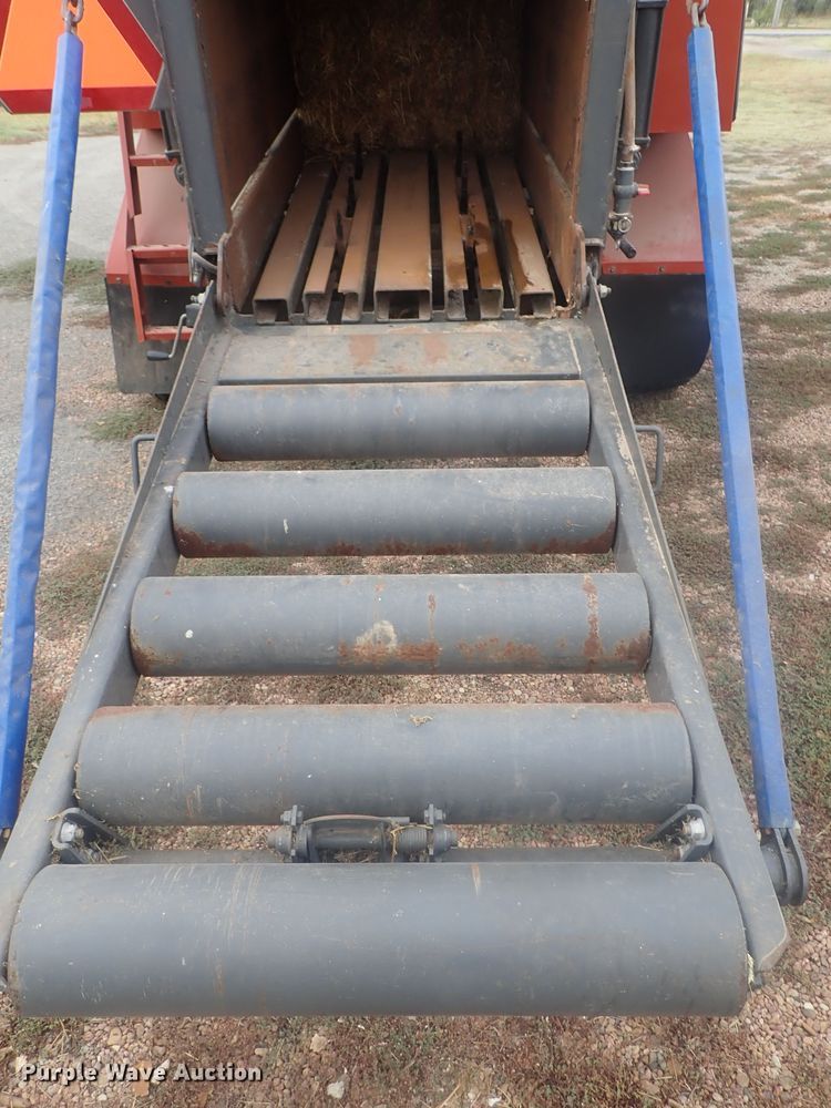 image for item DI7281 2007 Massey-Ferguson 2050  large square baler