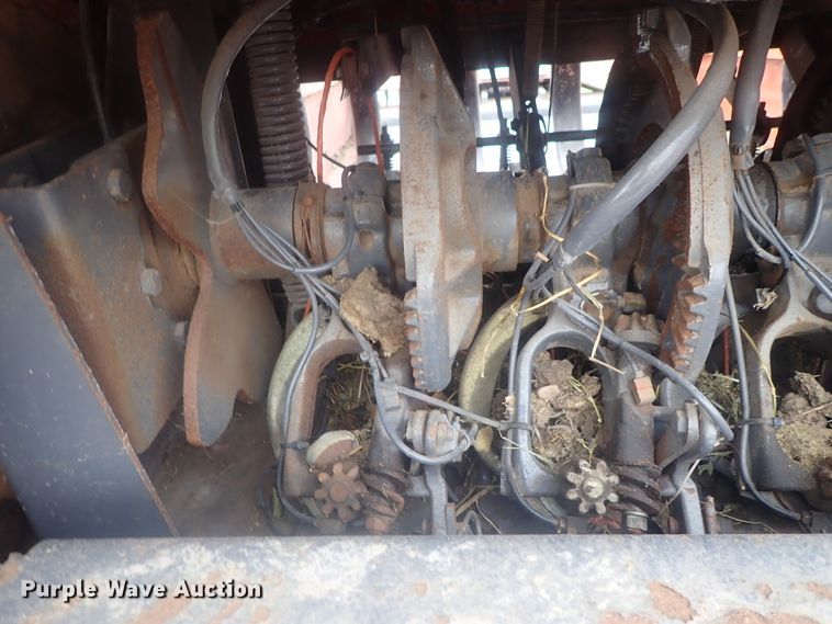 image for item DI7281 2007 Massey-Ferguson 2050  large square baler