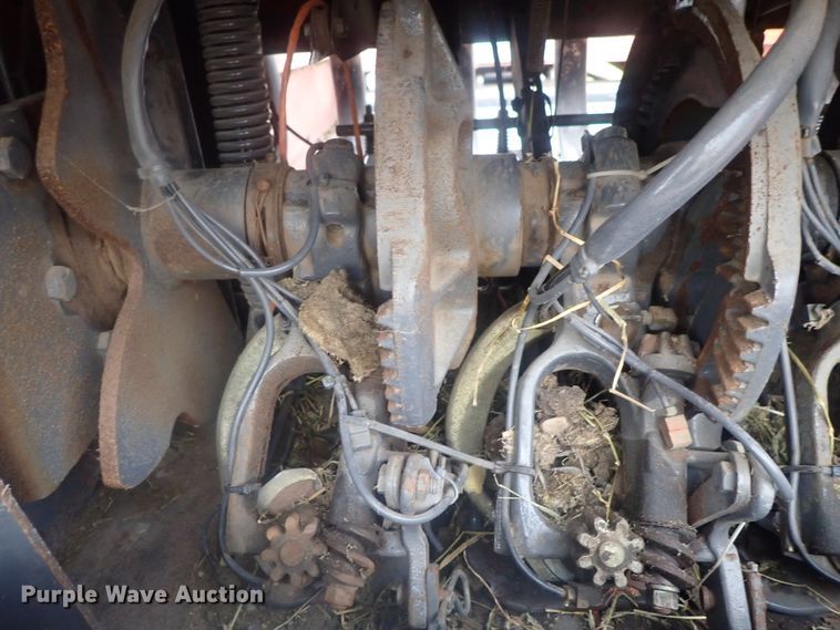 image for item DI7281 2007 Massey-Ferguson 2050  large square baler