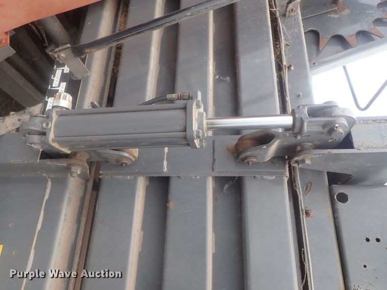 image for item DI7281 2007 Massey-Ferguson 2050  large square baler