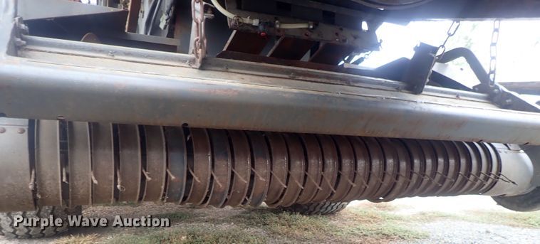 image for item DI7281 2007 Massey-Ferguson 2050  large square baler