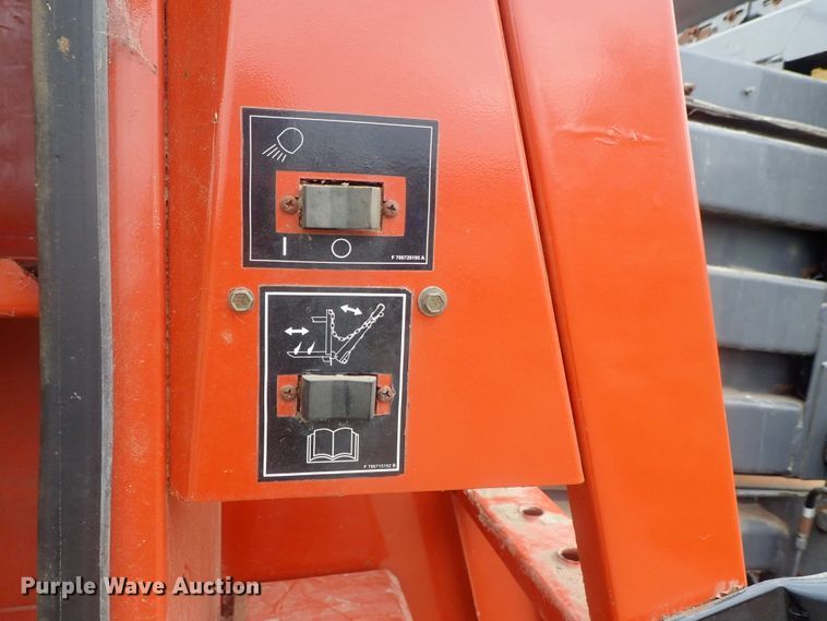 image for item DI7281 2007 Massey-Ferguson 2050  large square baler