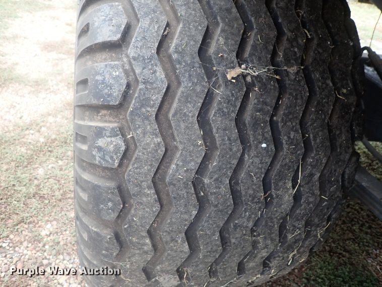 image for item DI7281 2007 Massey-Ferguson 2050  large square baler