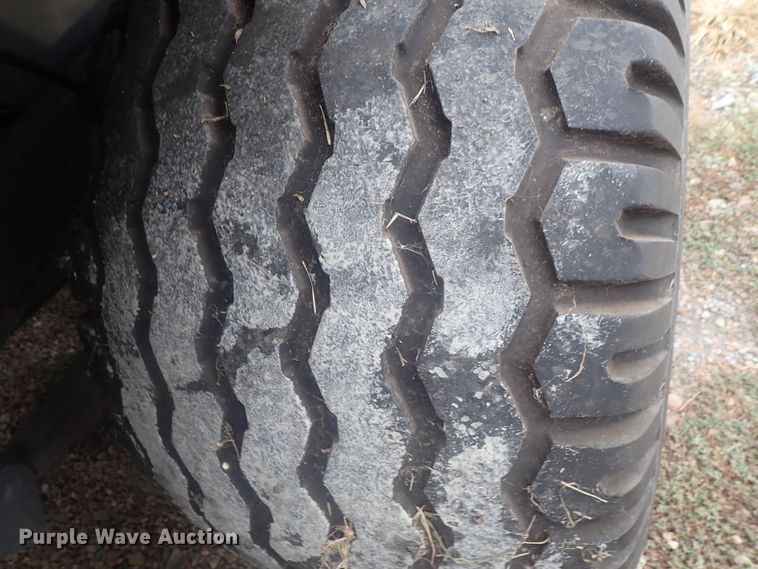 image for item DI7281 2007 Massey-Ferguson 2050  large square baler