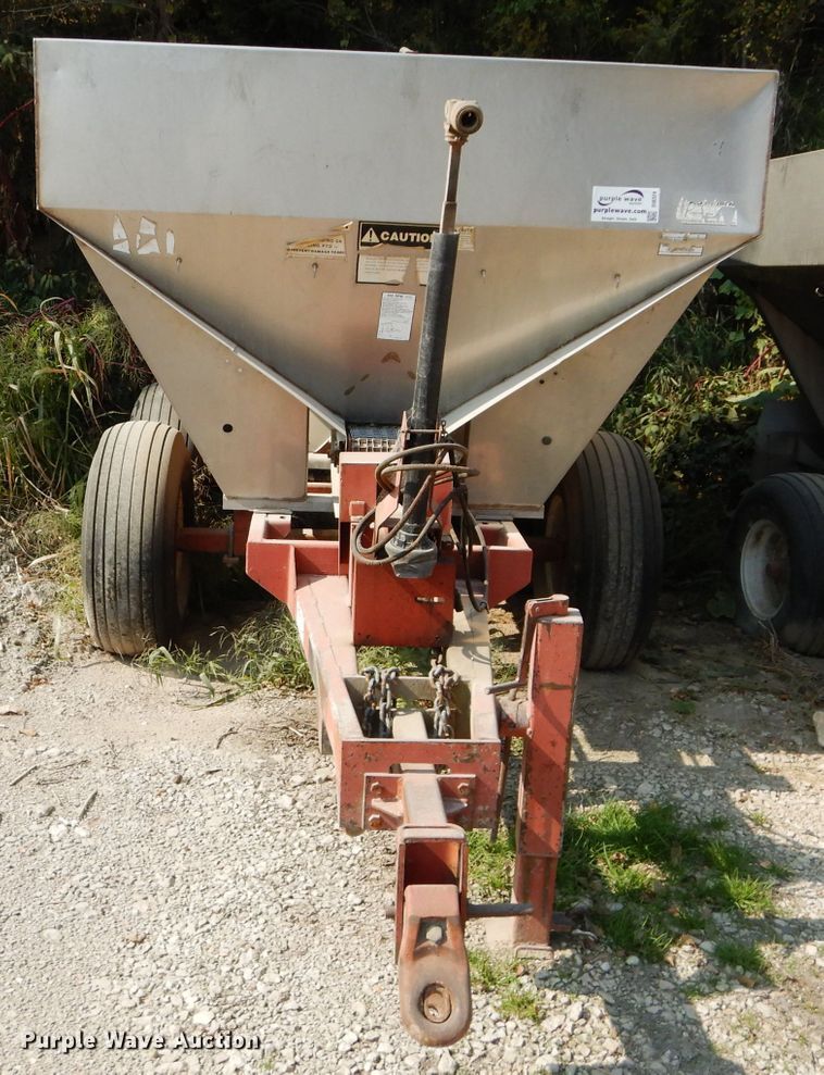 image for item DI8324 Ag Systems AG600 spreader