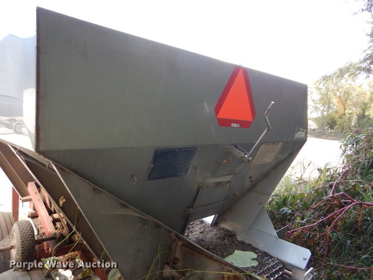 image for item DI8324 Ag Systems AG600 spreader