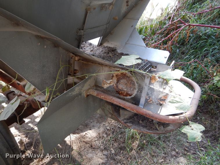 image for item DI8324 Ag Systems AG600 spreader