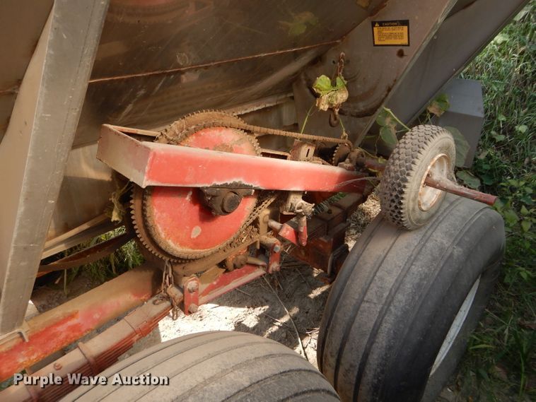 image for item DI8324 Ag Systems AG600 spreader