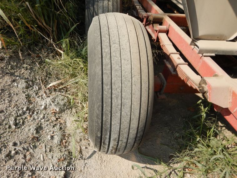 image for item DI8324 Ag Systems AG600 spreader