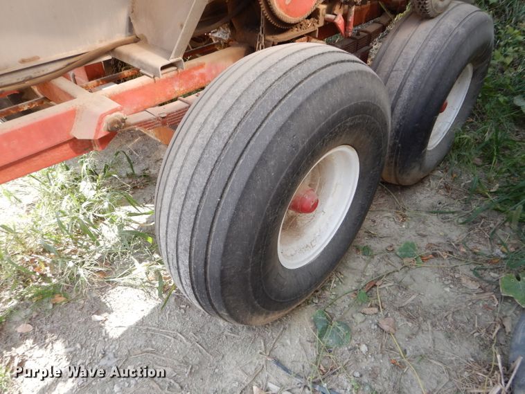 image for item DI8324 Ag Systems AG600 spreader