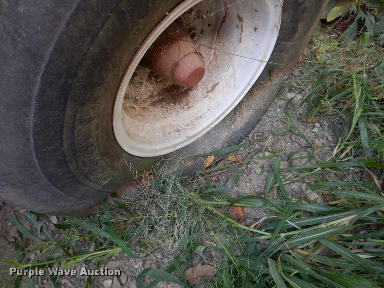 image for item DI8325 Ag Systems AG600 spreader