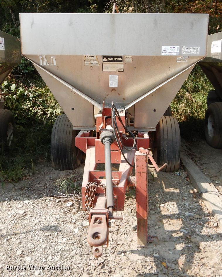 image for item DI8326 Ag Systems AG600 spreader