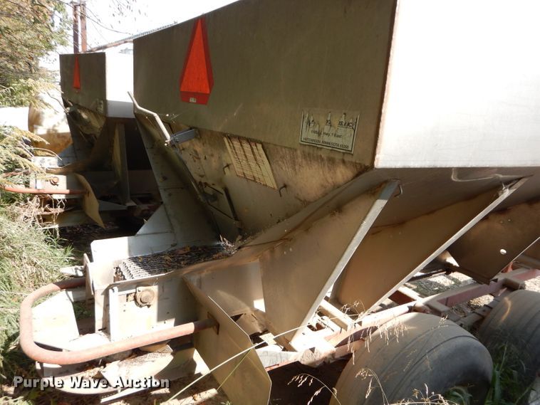 image for item DI8326 Ag Systems AG600 spreader