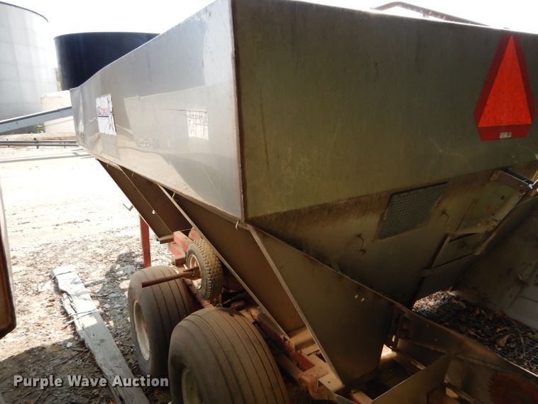 image for item DI8326 Ag Systems AG600 spreader